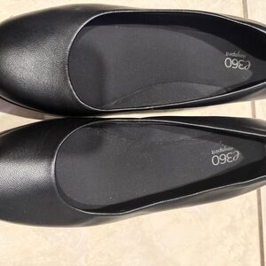 Easy Spirit Black Leather Flats
